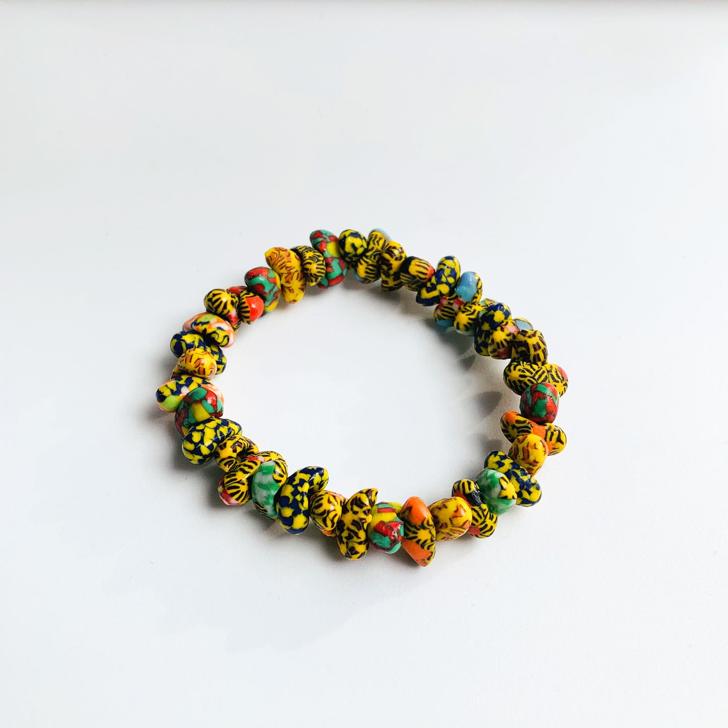 Bracelet en verre multi-perles fait main Zuri