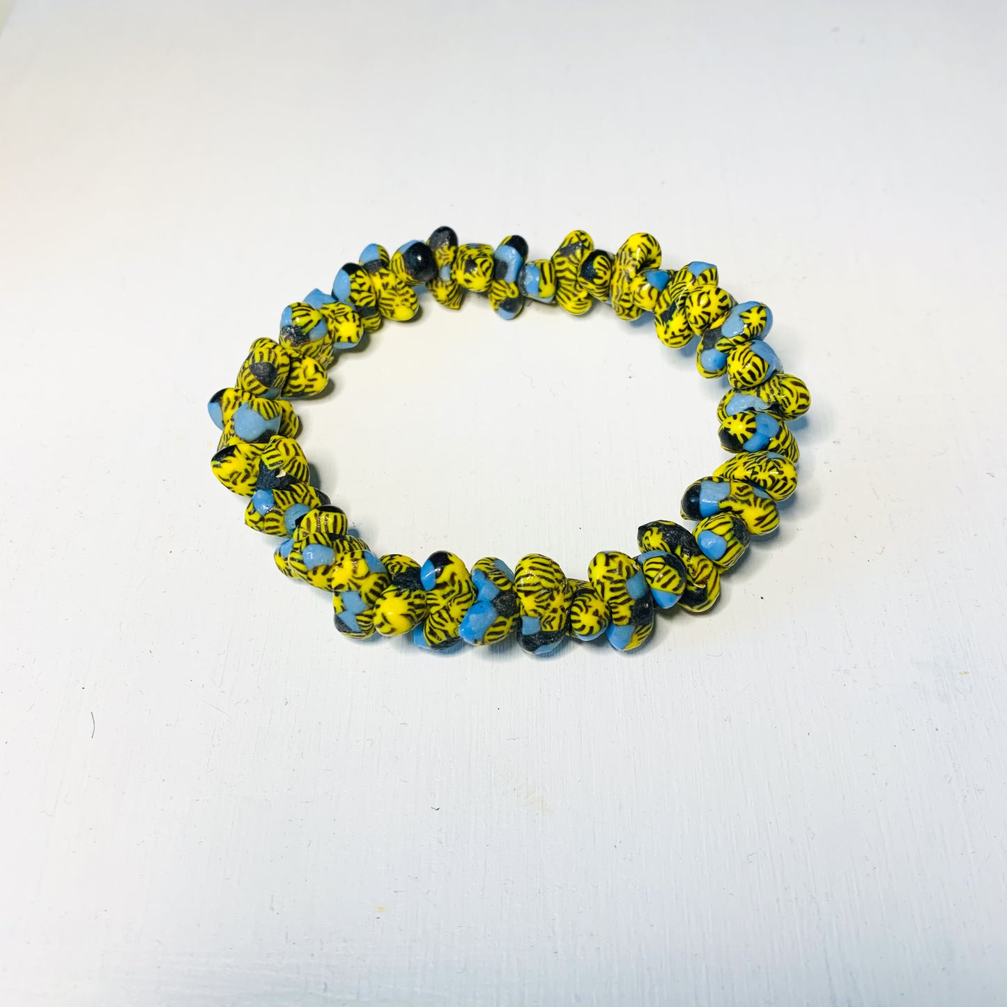 Bracelet extensible en perles de verre fait main Cio