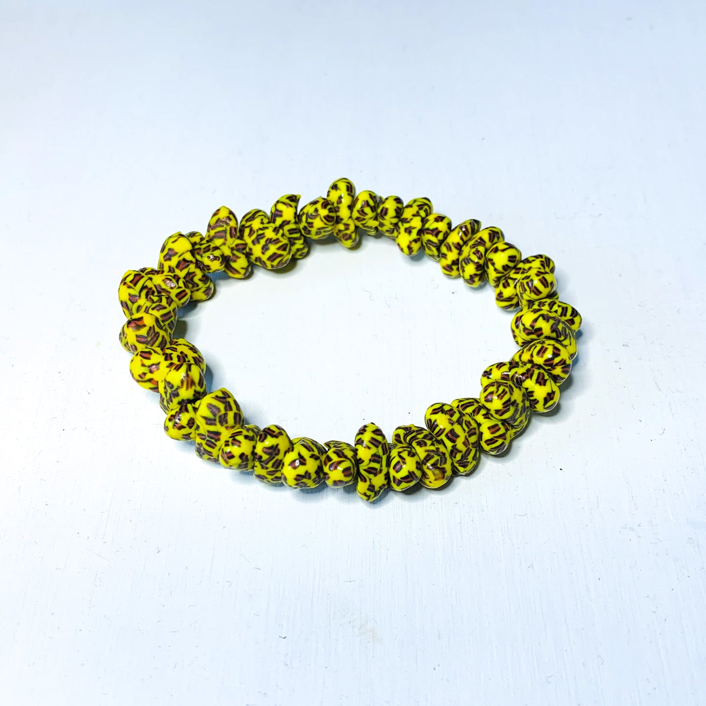 Bracelet extensible en perles de verre fait main Osu
