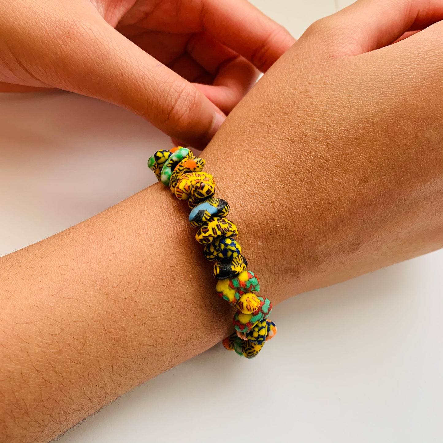 Bracelet en verre multi-perles fait main Zuri