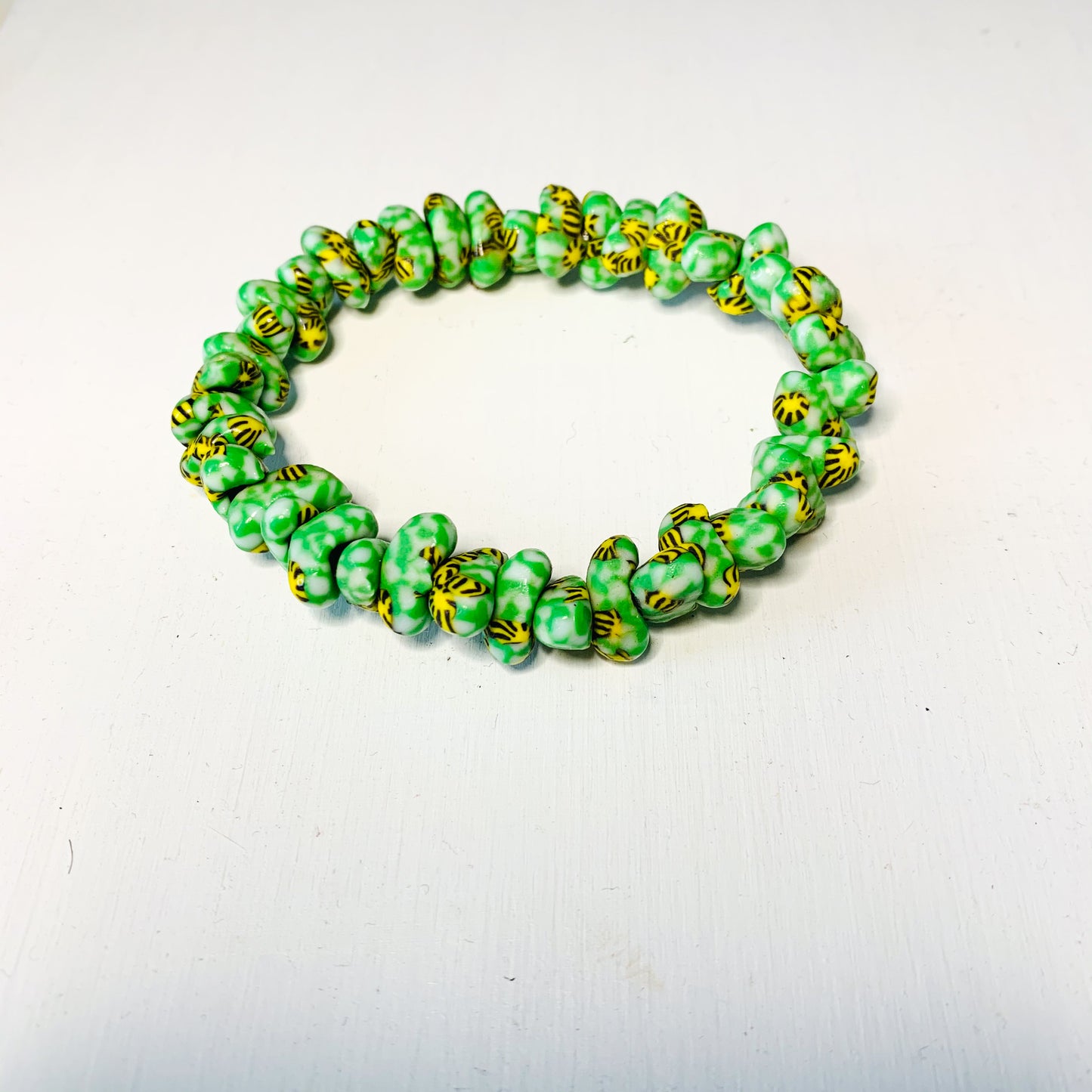 Bracelet extensible en perles de verre fait main Liv