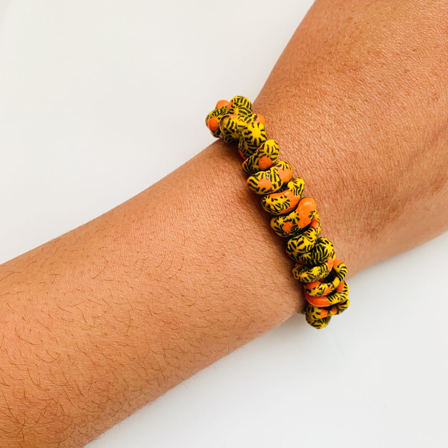 Bracelet extensible en perles de verre faites à la main en ambre
