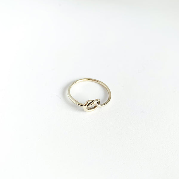 9ct White Gold Knots of Love Ring