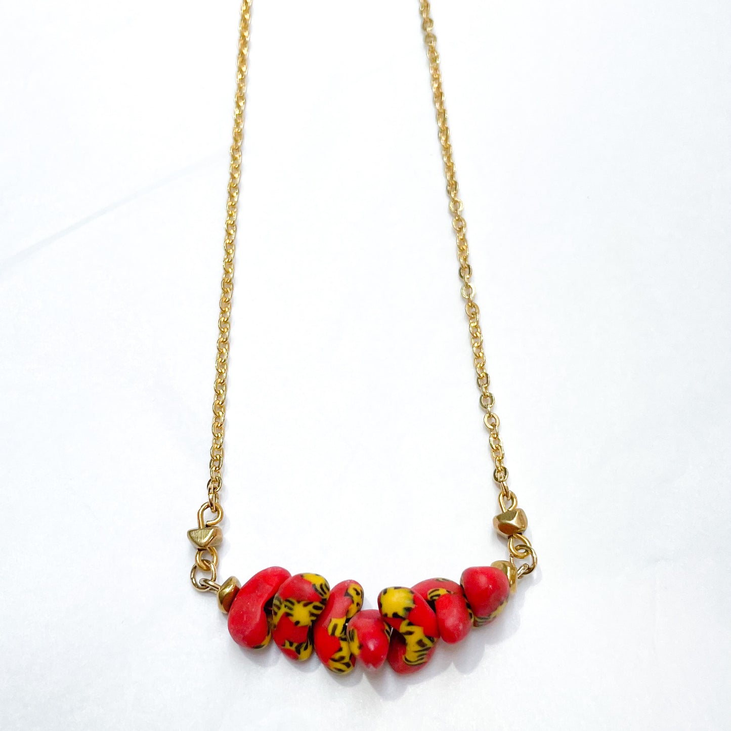 Collier barre rouge