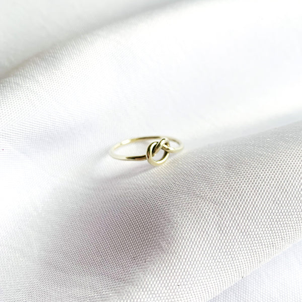 9ct White Gold Knots of Love Ring